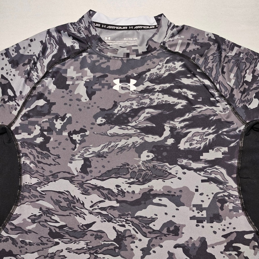 Under Armour Compression Shirt Mens XL Grey Digital Camo HeatGear Short Sleeve